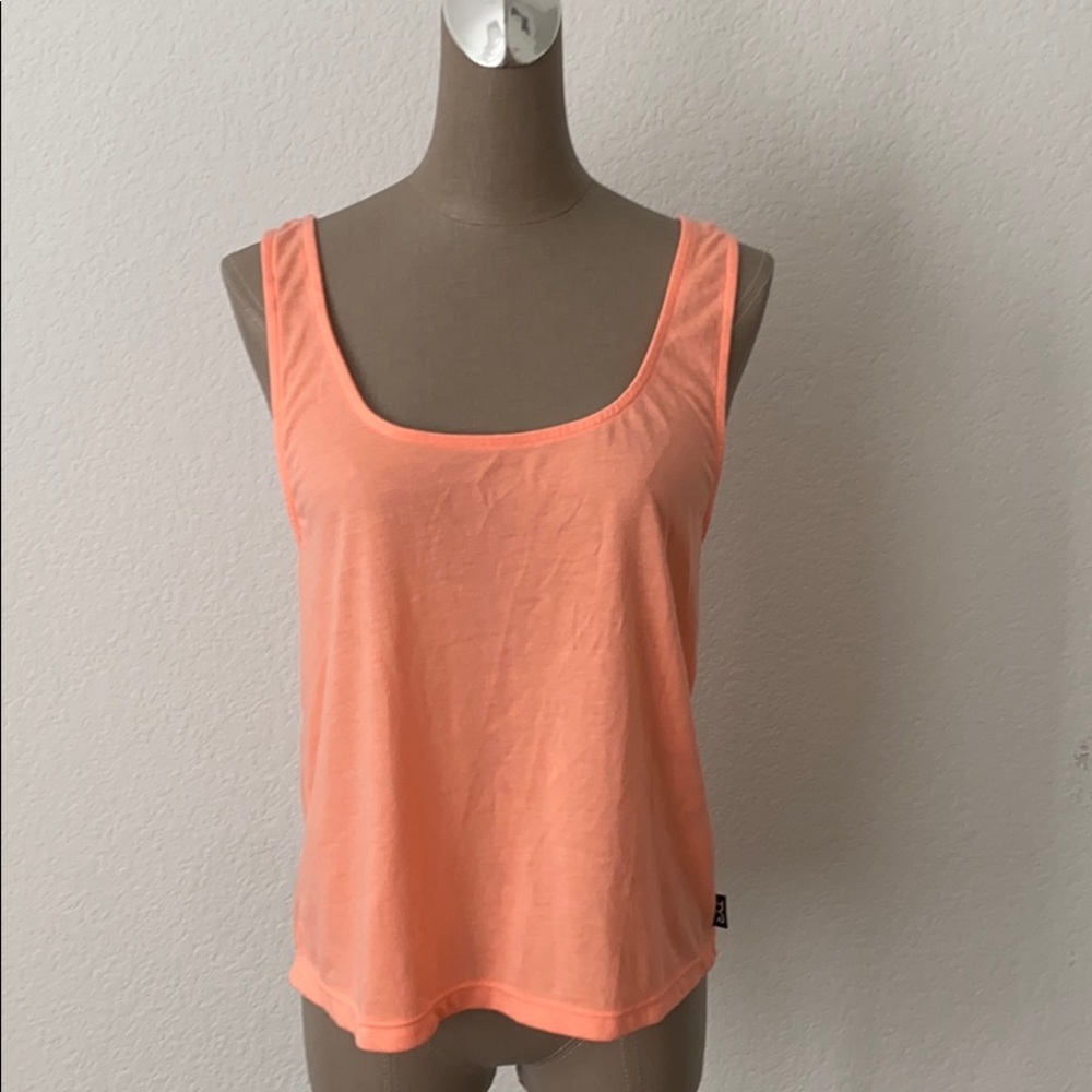 TYR tank size M